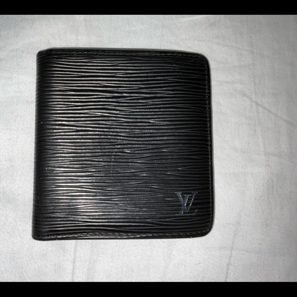 LOUIS VUITTON Black Epi Leather Bifold Wallet 8pok